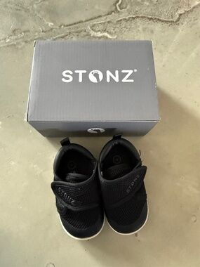 Stonz baby shoes size 5